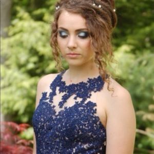 **STUNNING PROM DRESS LIKE NEW**